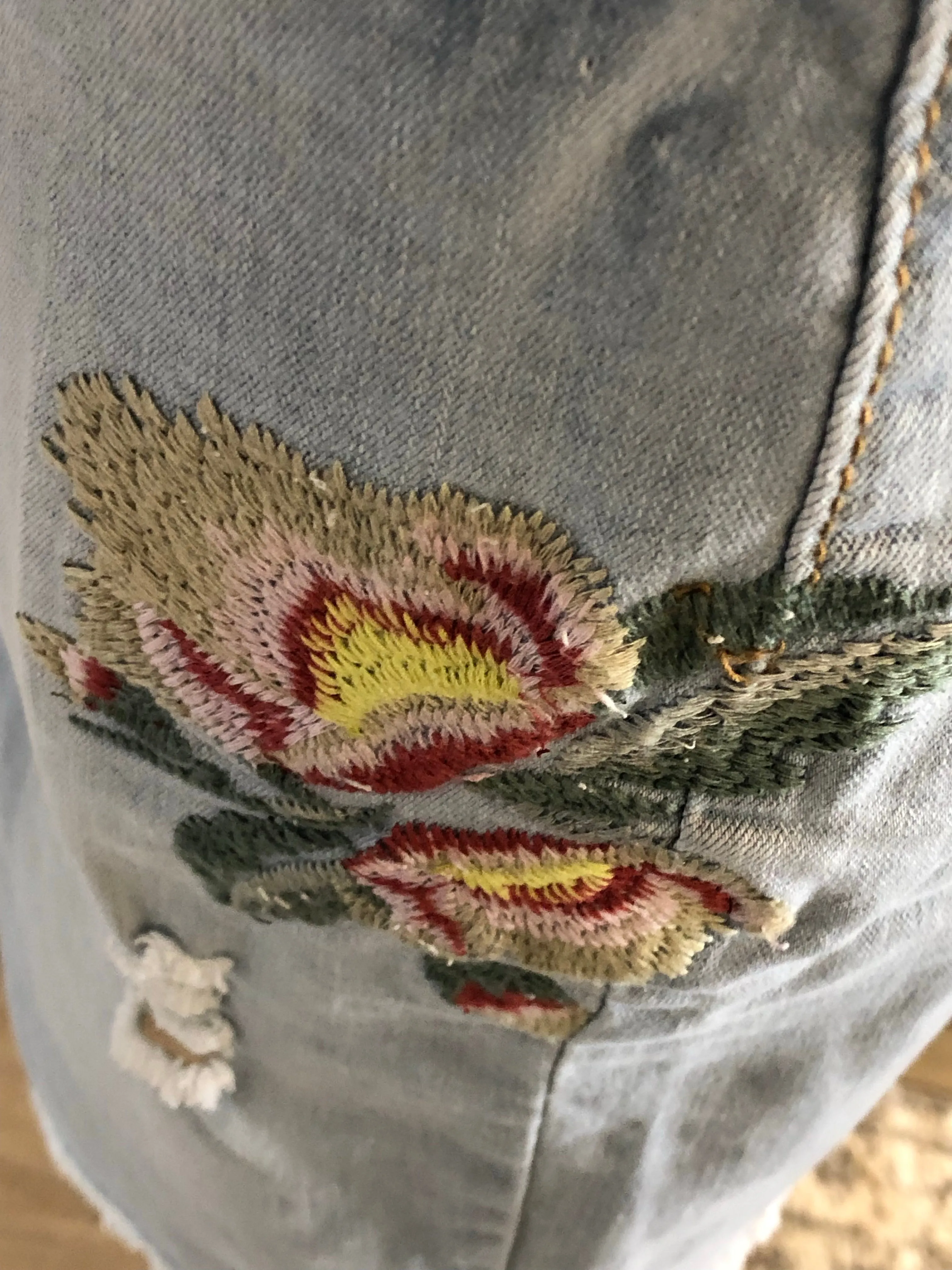FLORAL EMBROIDERY SKIRT