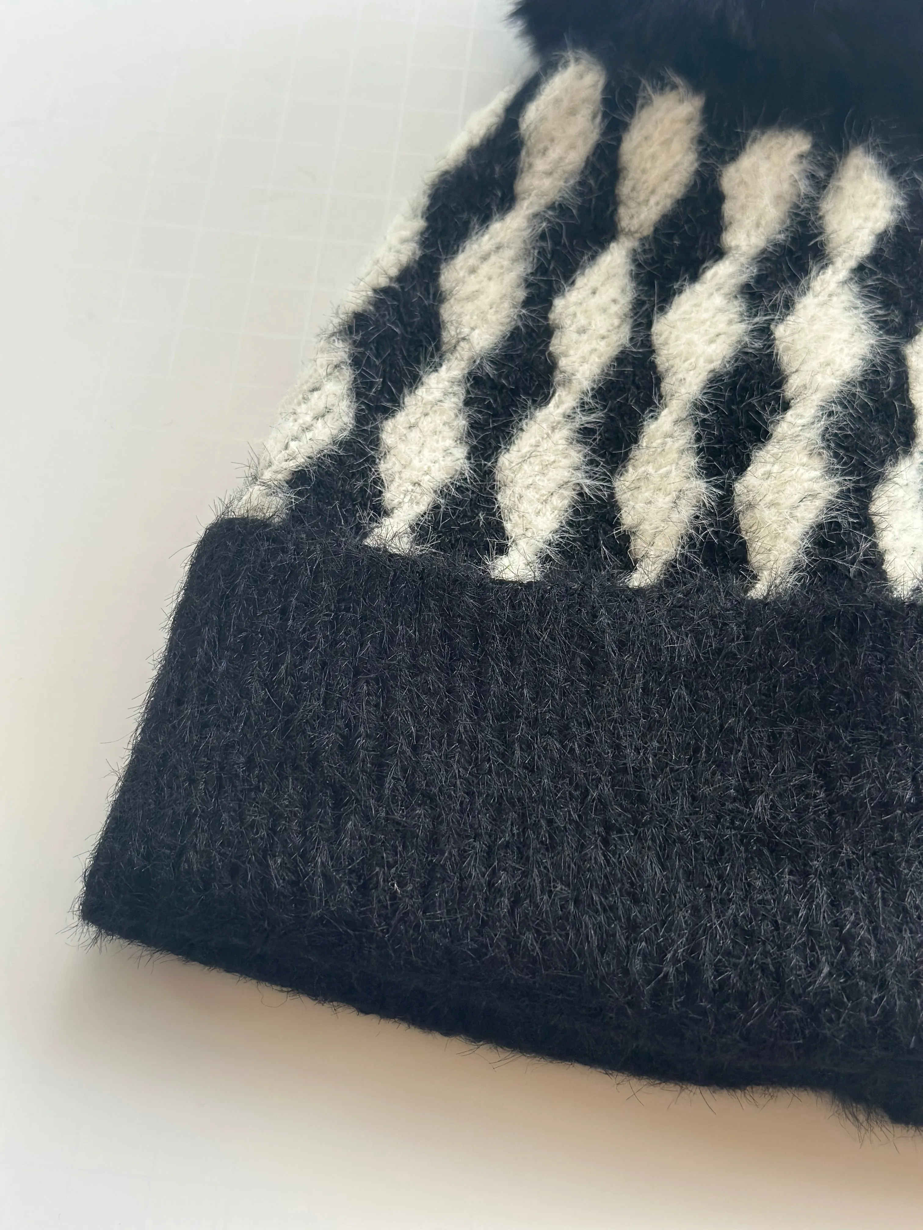 H61 TWIST POM BEANIE