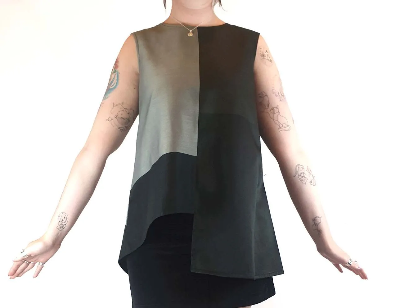Keegan black and grey unique asymmetrical sleeveless top size L (fits sizes 12-14)