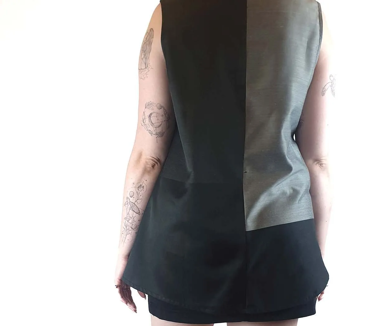 Keegan black and grey unique asymmetrical sleeveless top size L (fits sizes 12-14)
