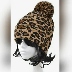 Pom Pom soft leopard beanie
