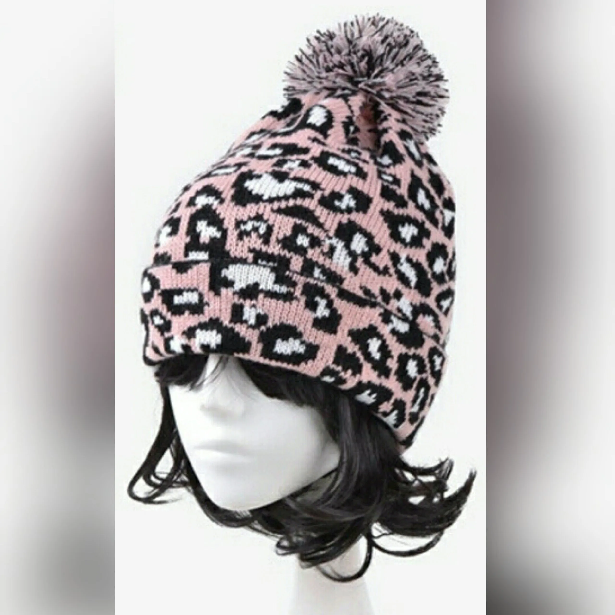 Pom Pom soft leopard beanie